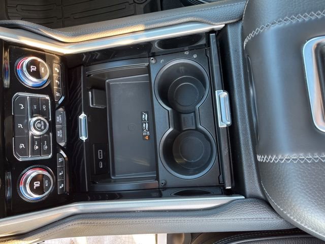 Used 2022 GMC Yukon XL Denali image 16