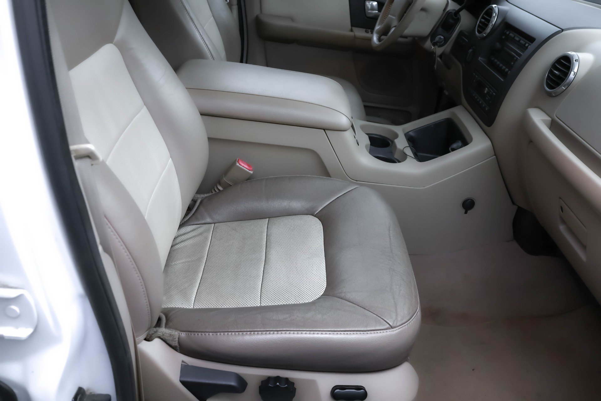 Used 2004 Ford Expedition Eddie Bauer AWD/4WD image 7