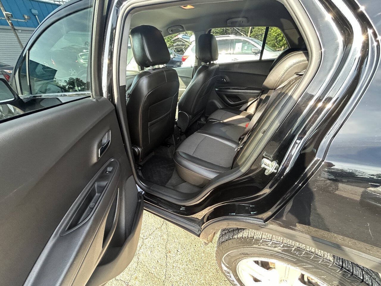 Used 2019 Chevrolet Trax LT w/ LT Convenience Package AWD/4WD image 7
