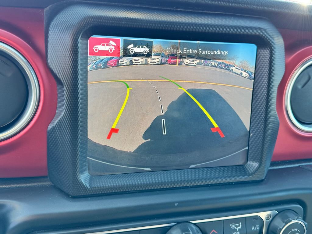 Used 2022 Jeep Wrangler Unlimited Rubicon w/ Cold Weather Group AWD/4WD image 30