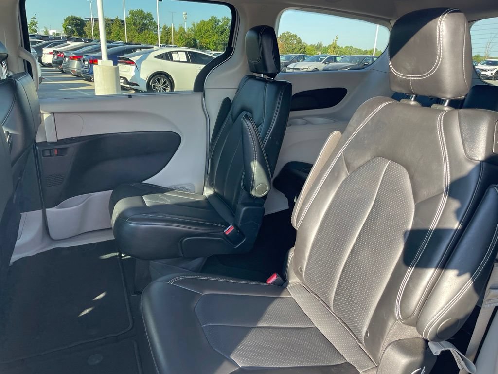 Used 2024 Chrysler Pacifica Touring-L FWD image 23