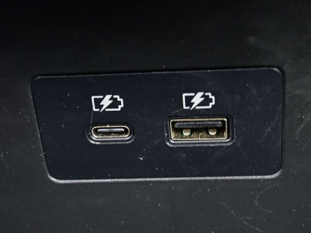 Used 2023 Nissan Rogue SV image 12