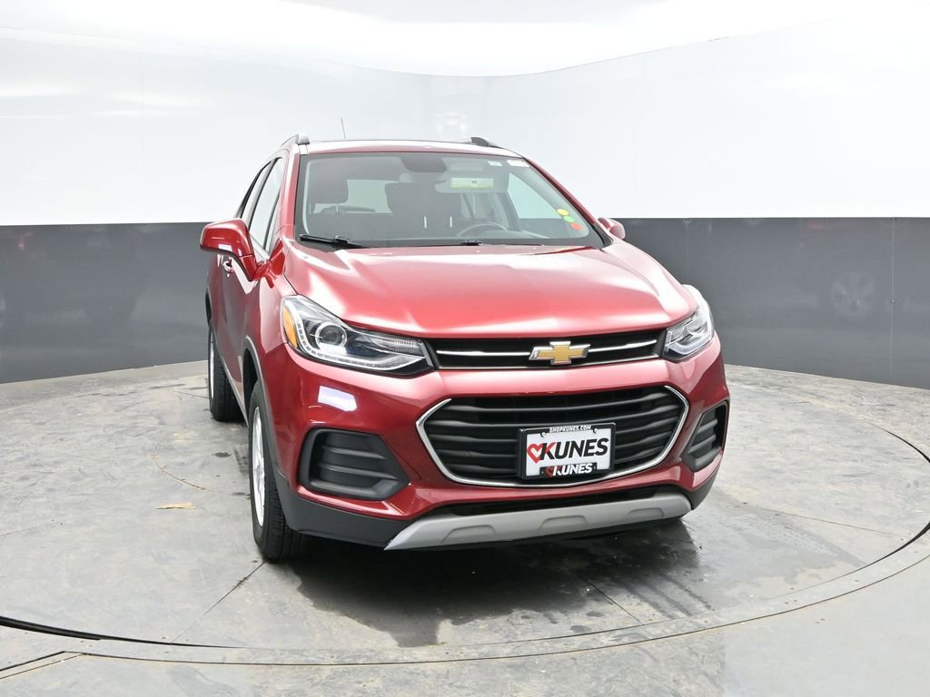 Used 2020 Chevrolet Trax LT w/ Sun & Sound Package image 4