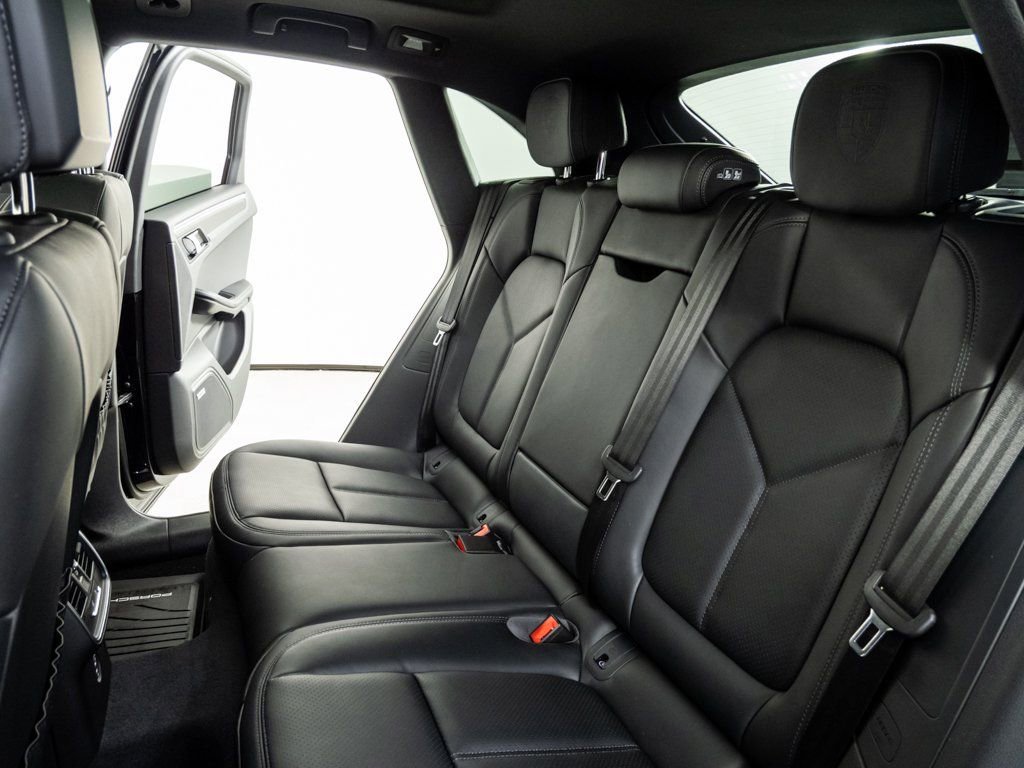 New 2026 Porsche Macan AWD/4WD image 22