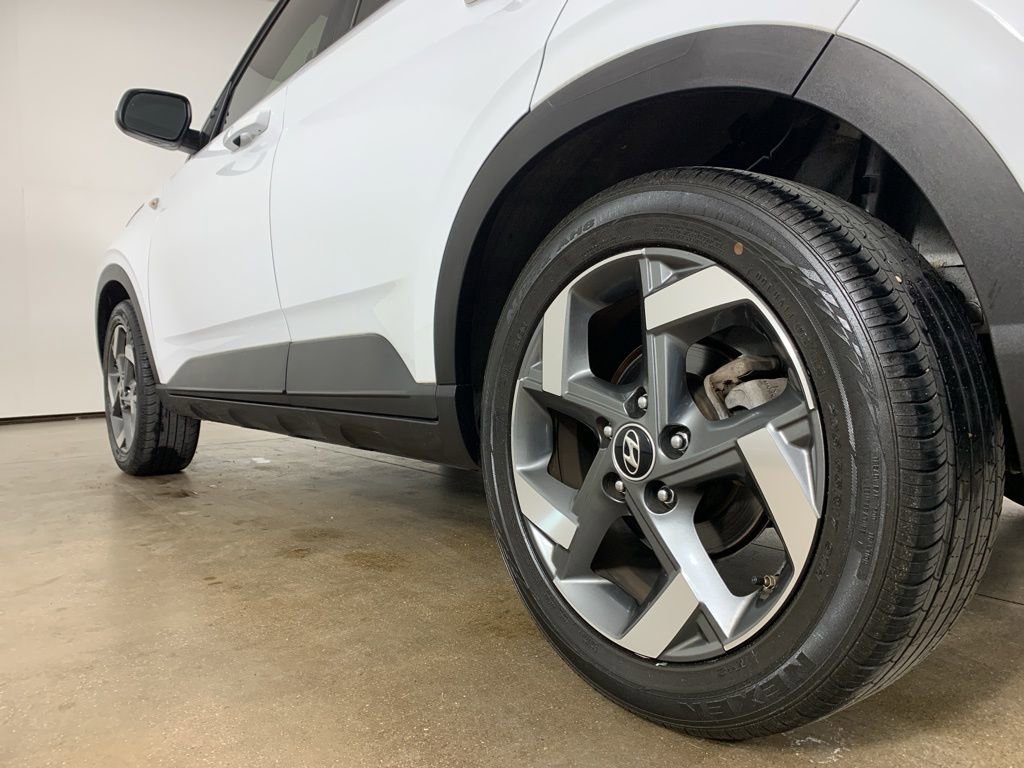 Used 2022 Hyundai Venue SEL image 15