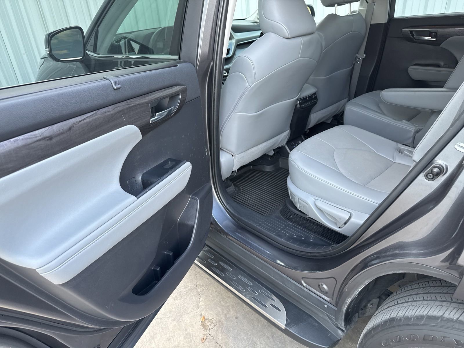 Used 2022 Toyota Highlander Platinum AWD/4WD image 12