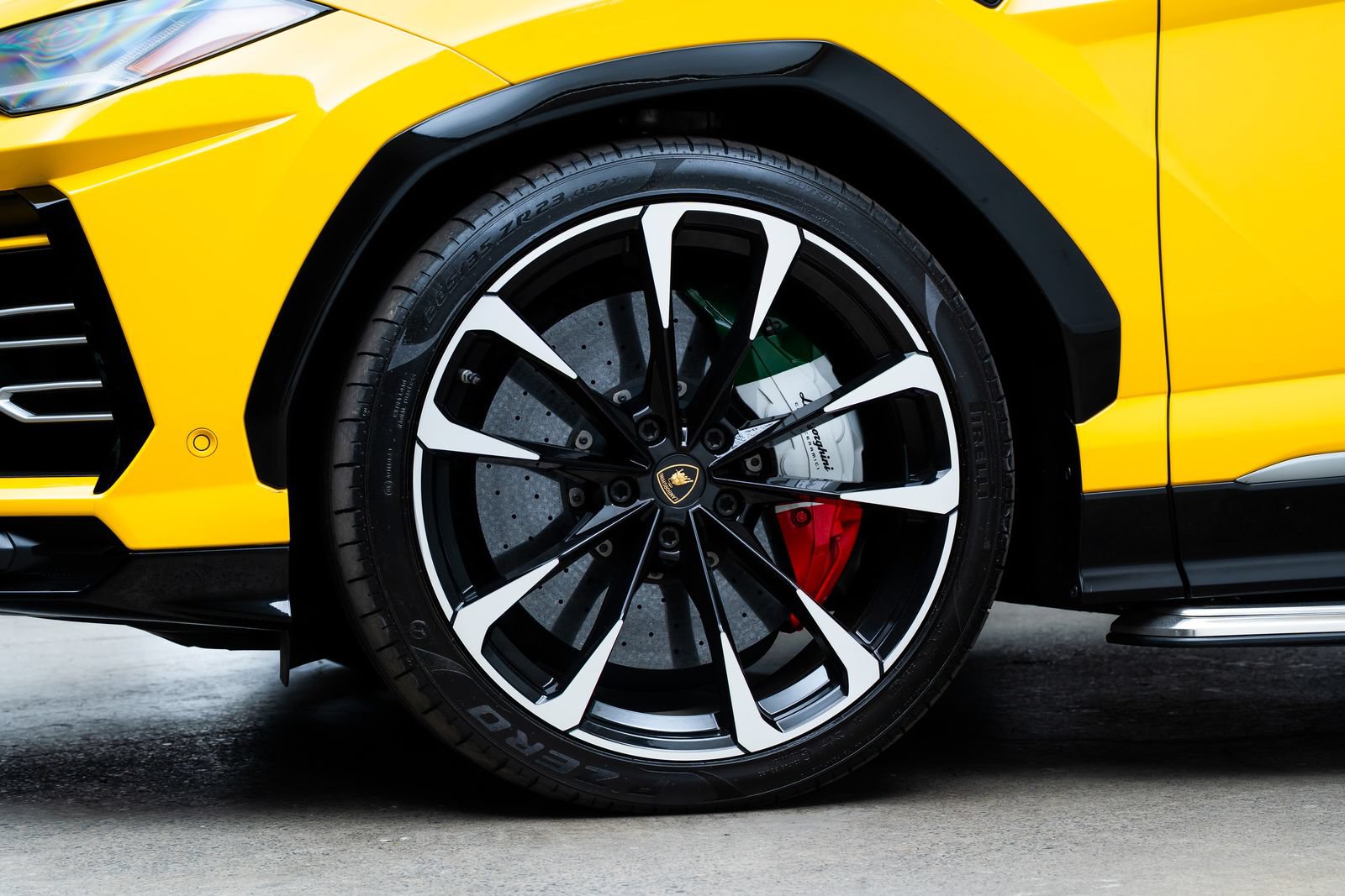 Used 2019 Lamborghini Urus AWD/4WD image 7