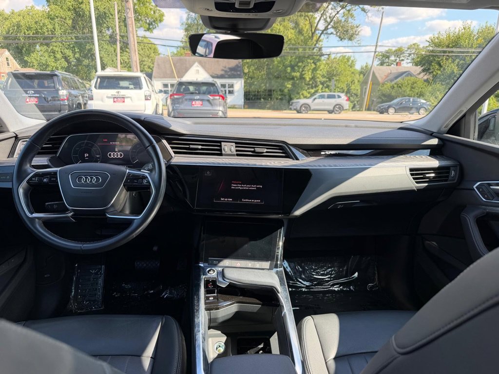 Used 2022 Audi e-tron Premium w/ Towing Package AWD/4WD image 24