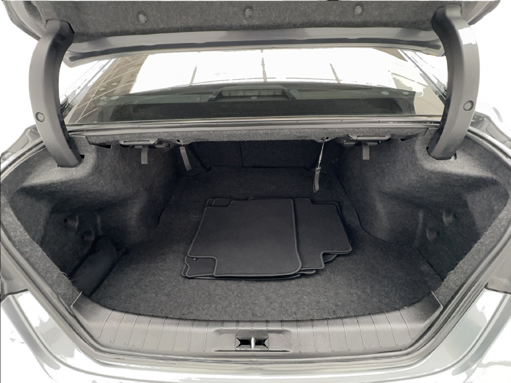 Used 2019 Nissan Maxima 3.5 SV w/ Floor Mat Group FWD image 18