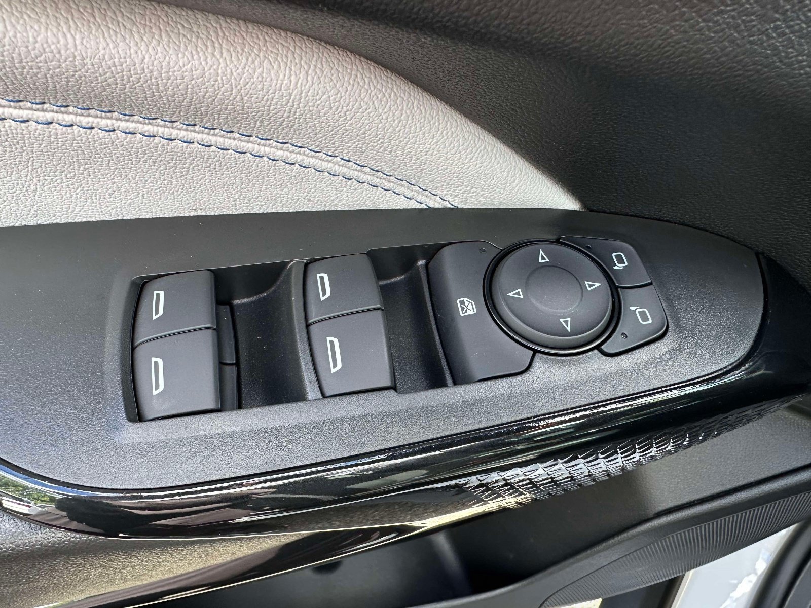 Used 2026 Chevrolet Trax LT w/ Sunroof Package FWD image 17