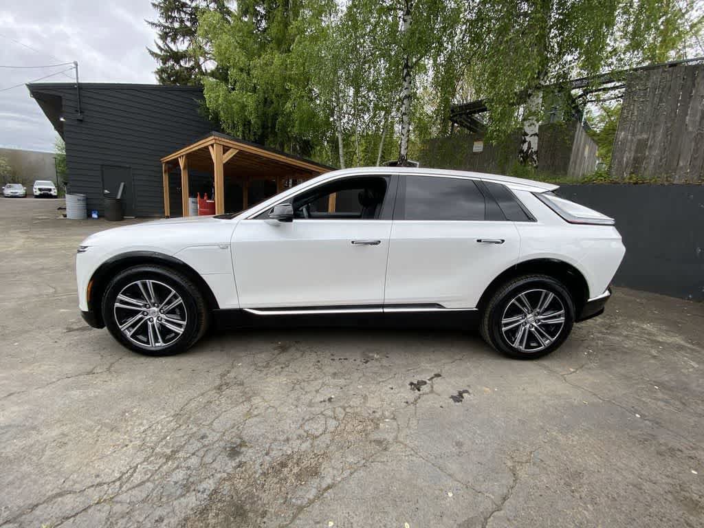Certified 2025 Cadillac Lyriq Luxury AWD/4WD image 3