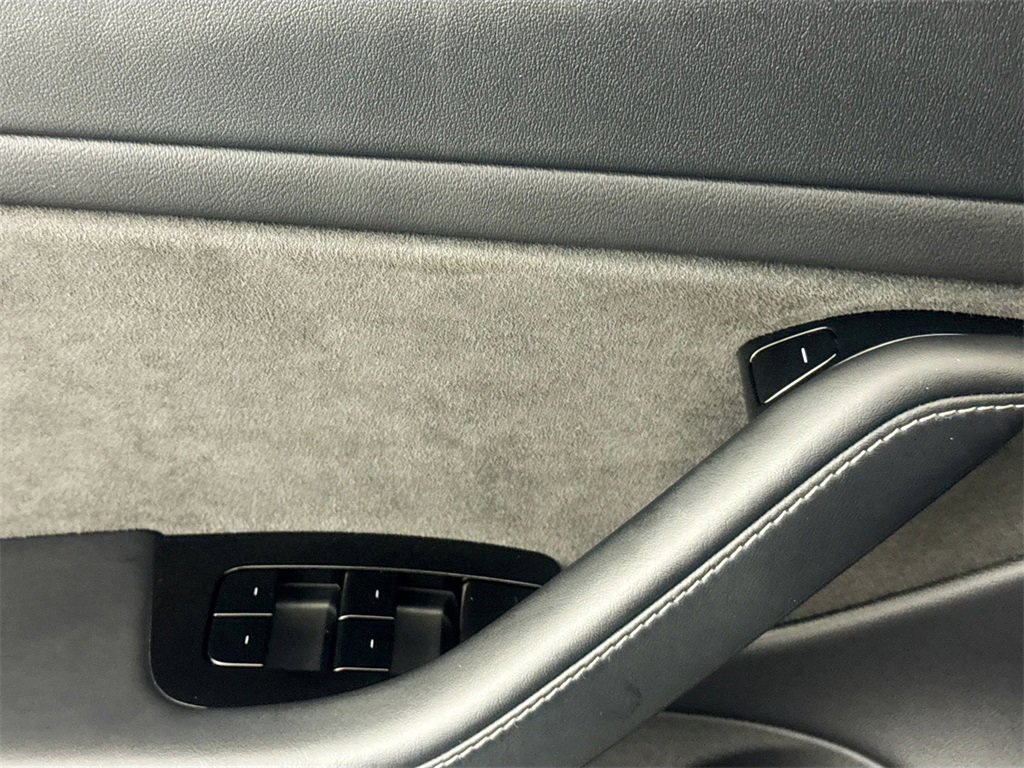 Used 2018 Tesla Model 3 Long Range image 16