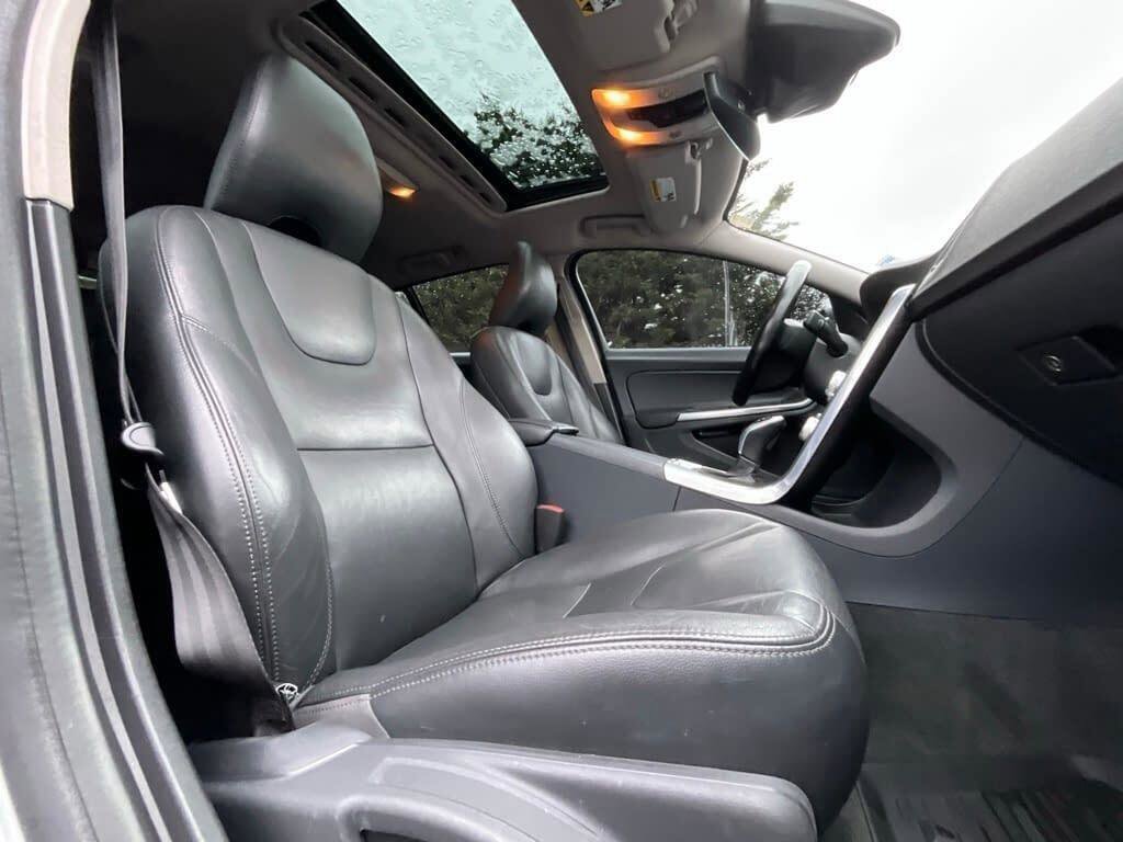 Used 2016 Volvo V60 T5 Premier image 11