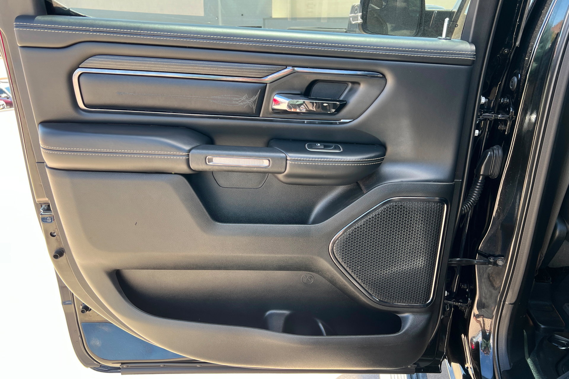 Used 2022 RAM 1500 Limited AWD/4WD image 18