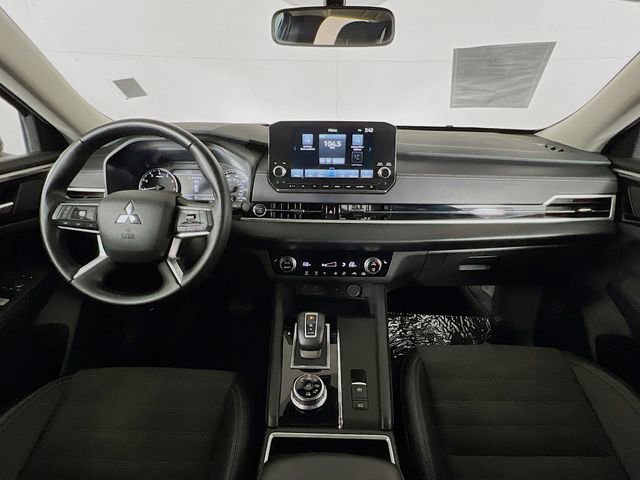 Used 2024 Mitsubishi Outlander SE image 25