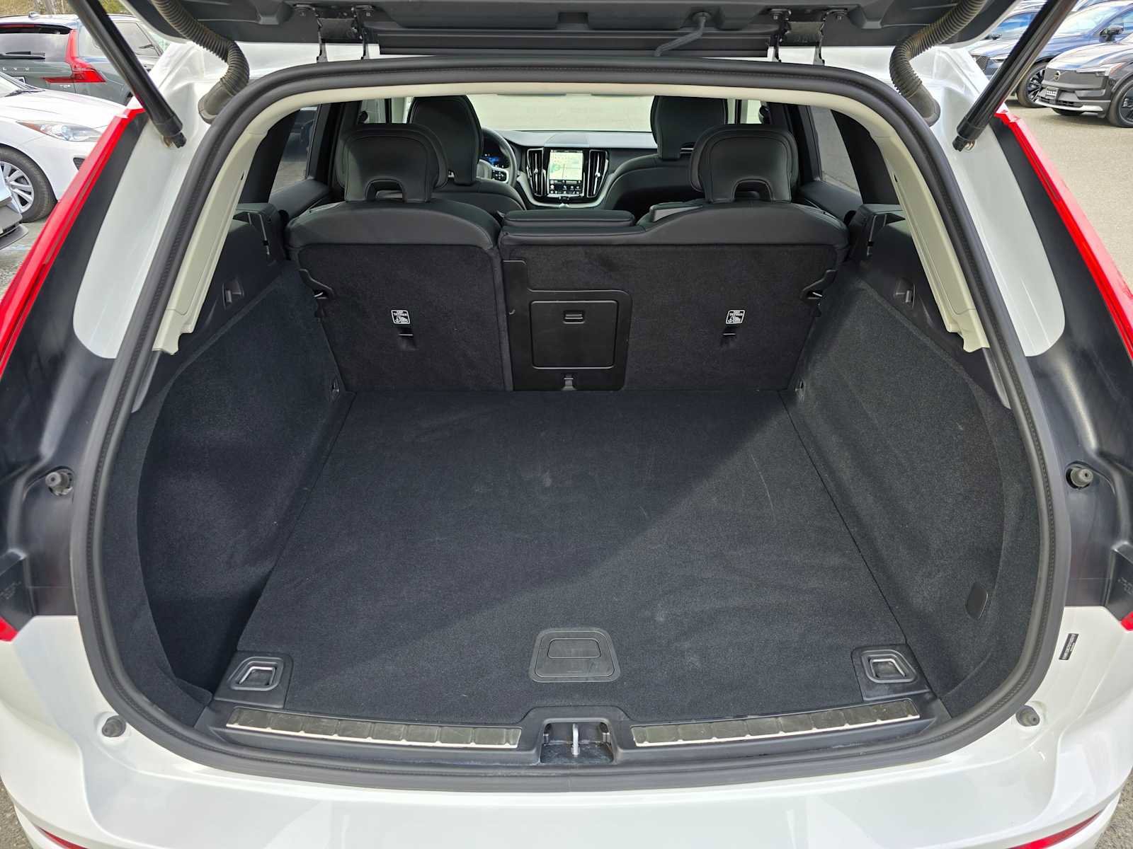 Certified 2025 Volvo XC60 B5 Plus image 16