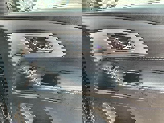 Used 2023 Chevrolet Traverse LT image 18