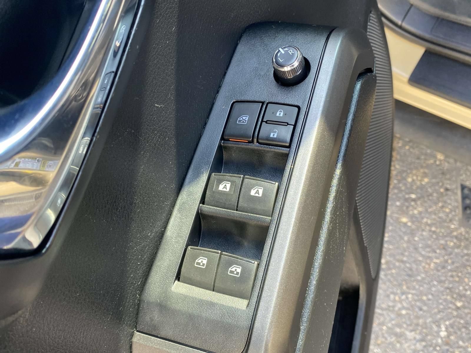 Used 2017 Toyota Tacoma TRD Sport AWD/4WD image 27