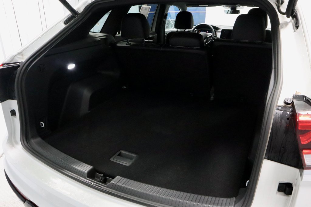 Used 2025 Volkswagen Atlas Cross Sport SE image 14