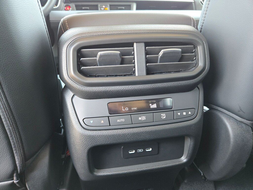 New 2025 Honda Pilot Touring image 7