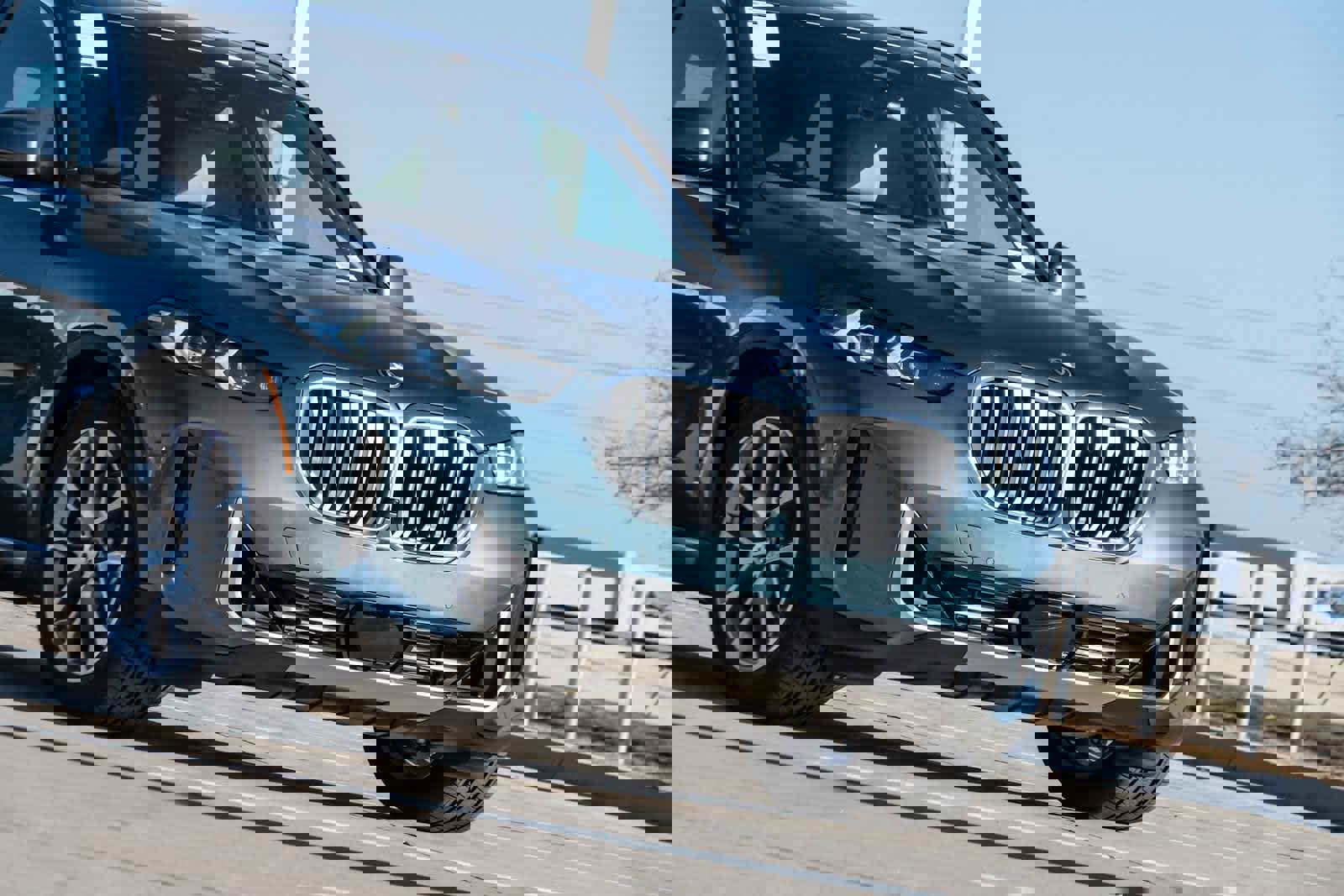 New 2026 BMW X5 xDrive50e w/ Premium Package image 3