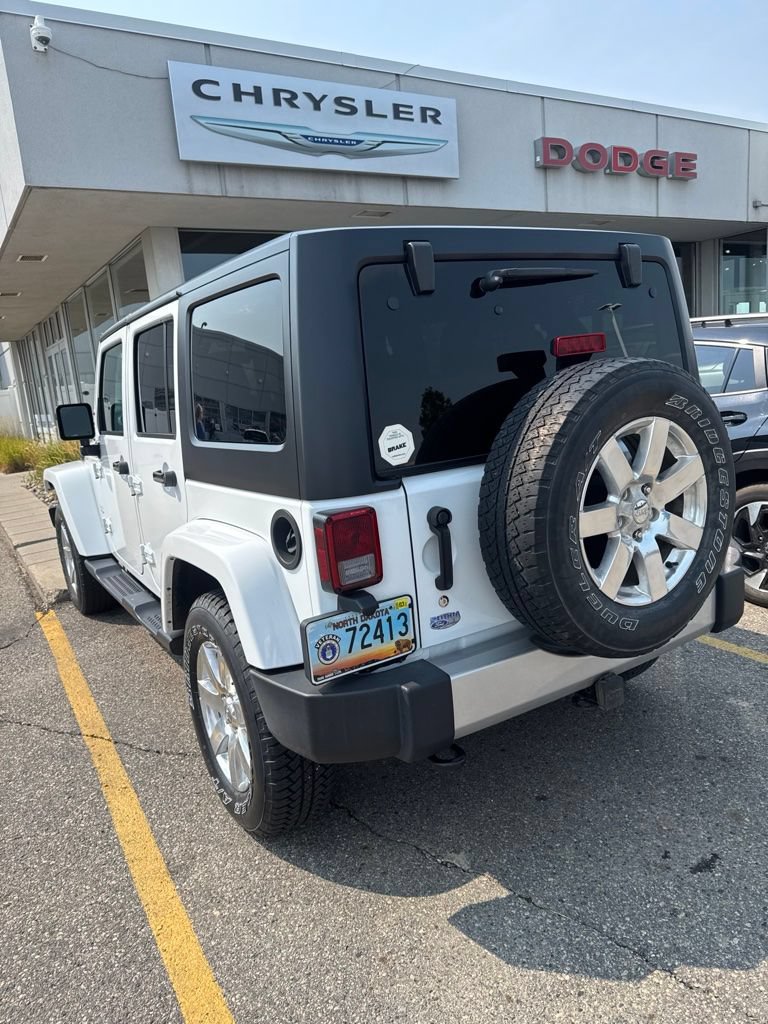 Used 2017 Jeep Wrangler Unlimited Sahara w/ Connectivity Group AWD/4WD image 3