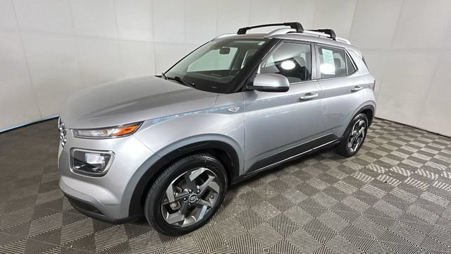 Used 2023 Hyundai Venue SEL FWD image 6