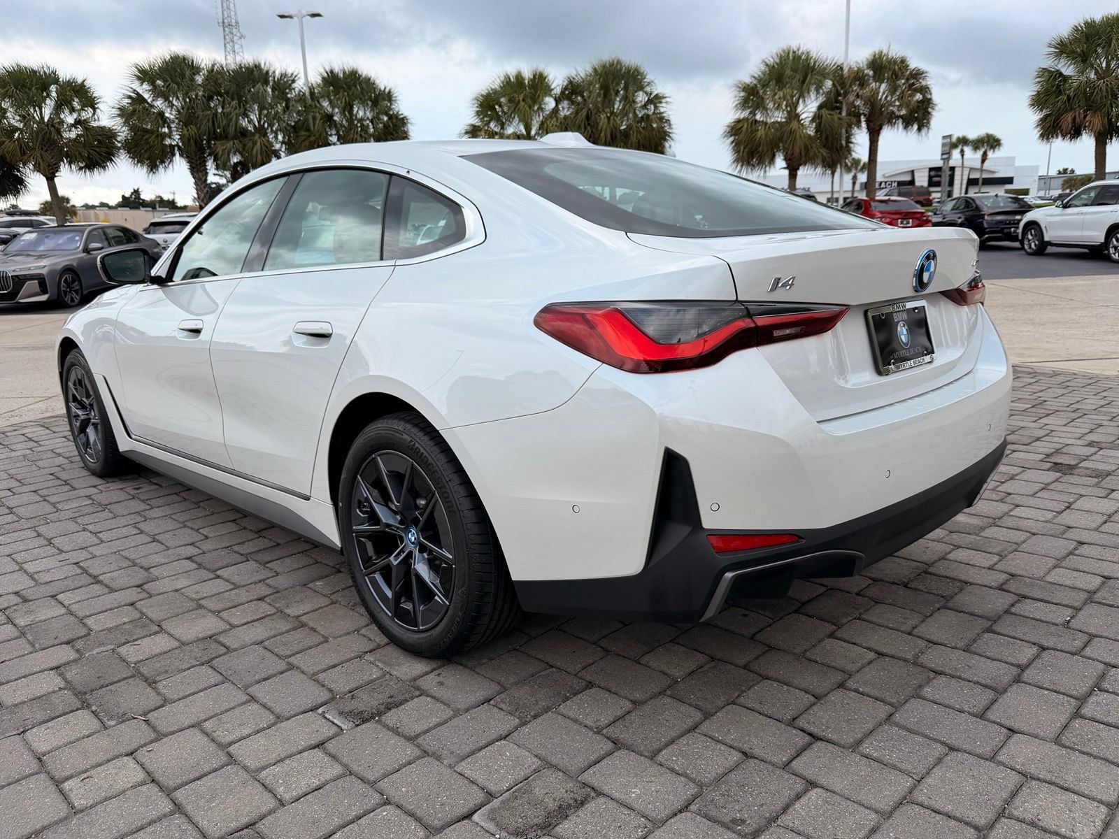 Used 2023 BMW i4 eDrive35 RWD image 11