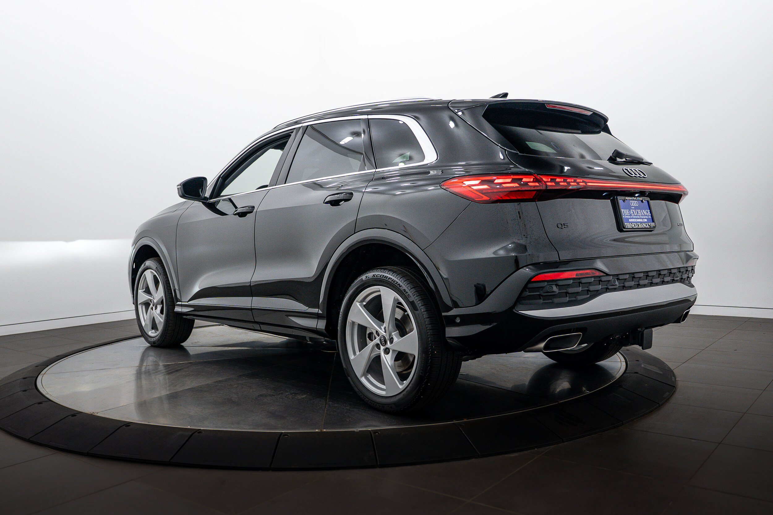 Used 2025 Audi Q5 Premium Plus AWD/4WD image 5