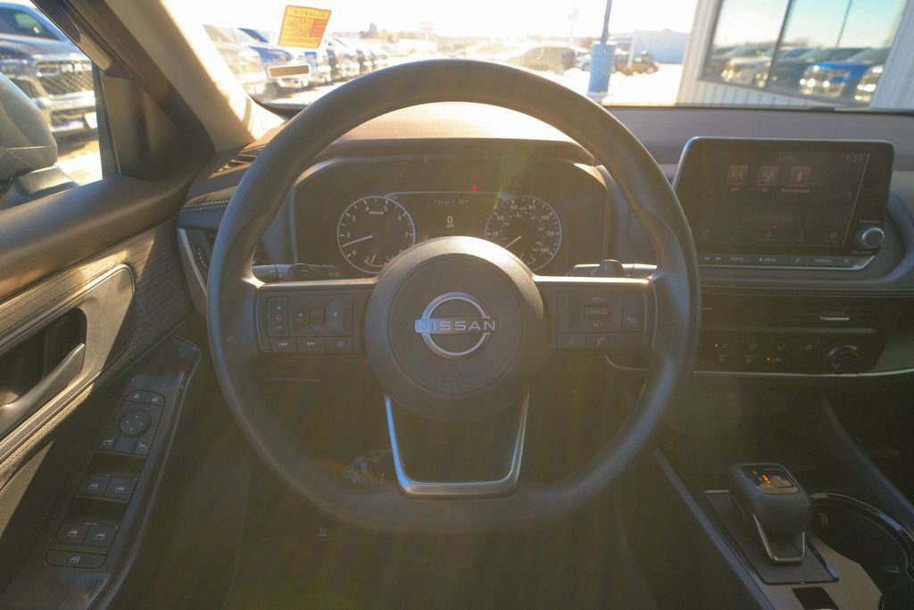 Used 2023 Nissan Rogue S image 34