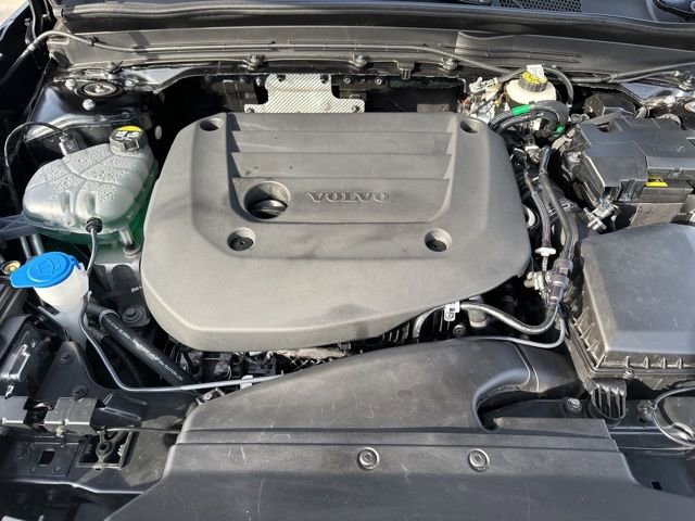 Certified 2025 Volvo XC40 B5 Core image 32