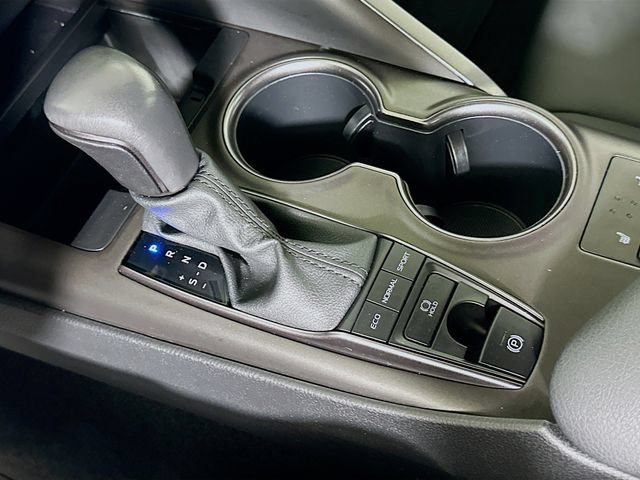Used 2024 Toyota Camry SE w/ Cold Weather Package AWD/4WD image 18