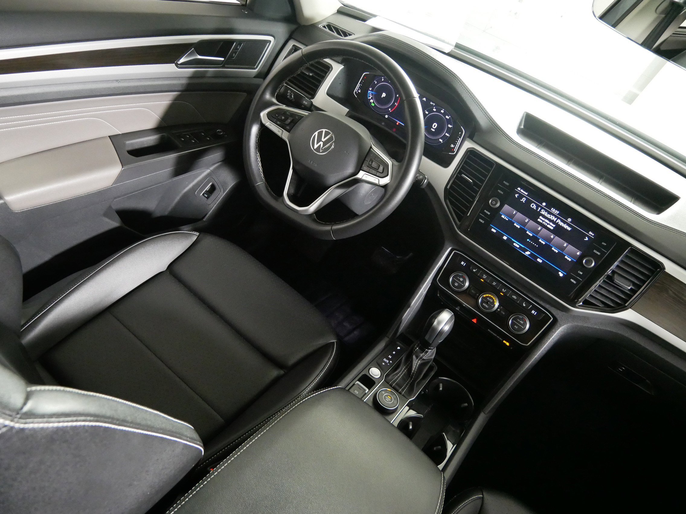 Certified 2023 Volkswagen Atlas SE w/ Panoramic Sunroof Package image 9