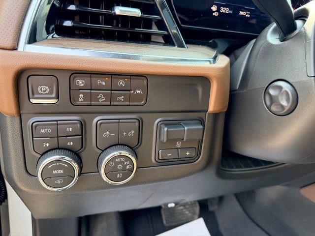 Used 2025 Chevrolet Suburban High Country image 21