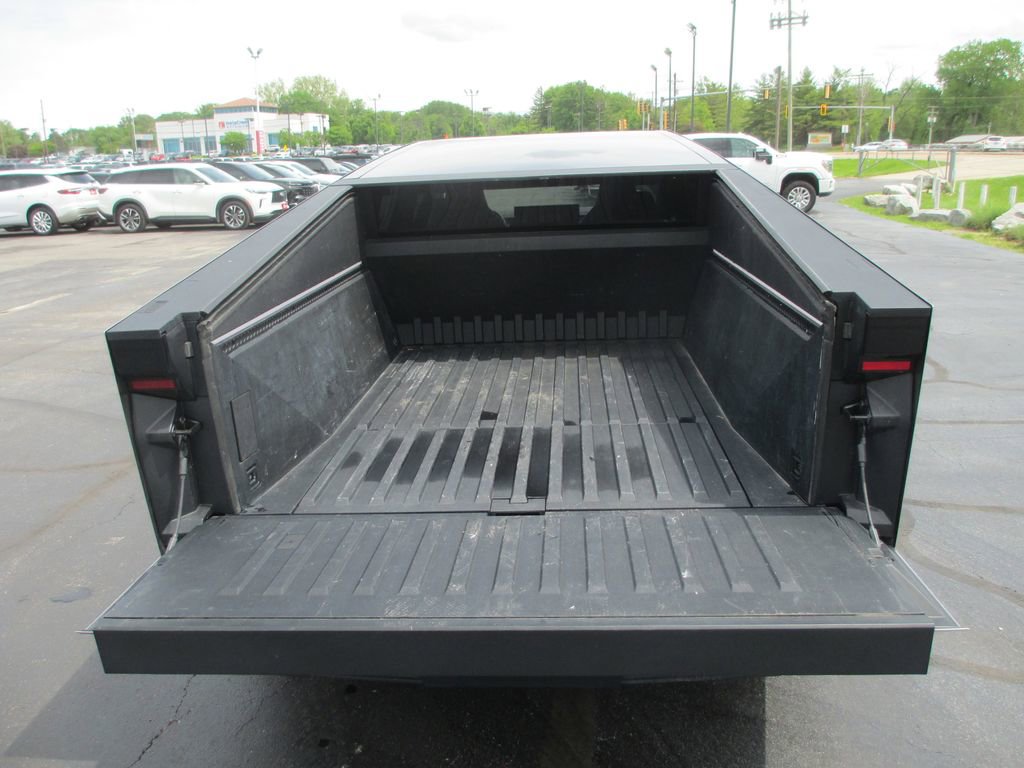Used 2025 Tesla Cybertruck AWD Crew Cab image 5