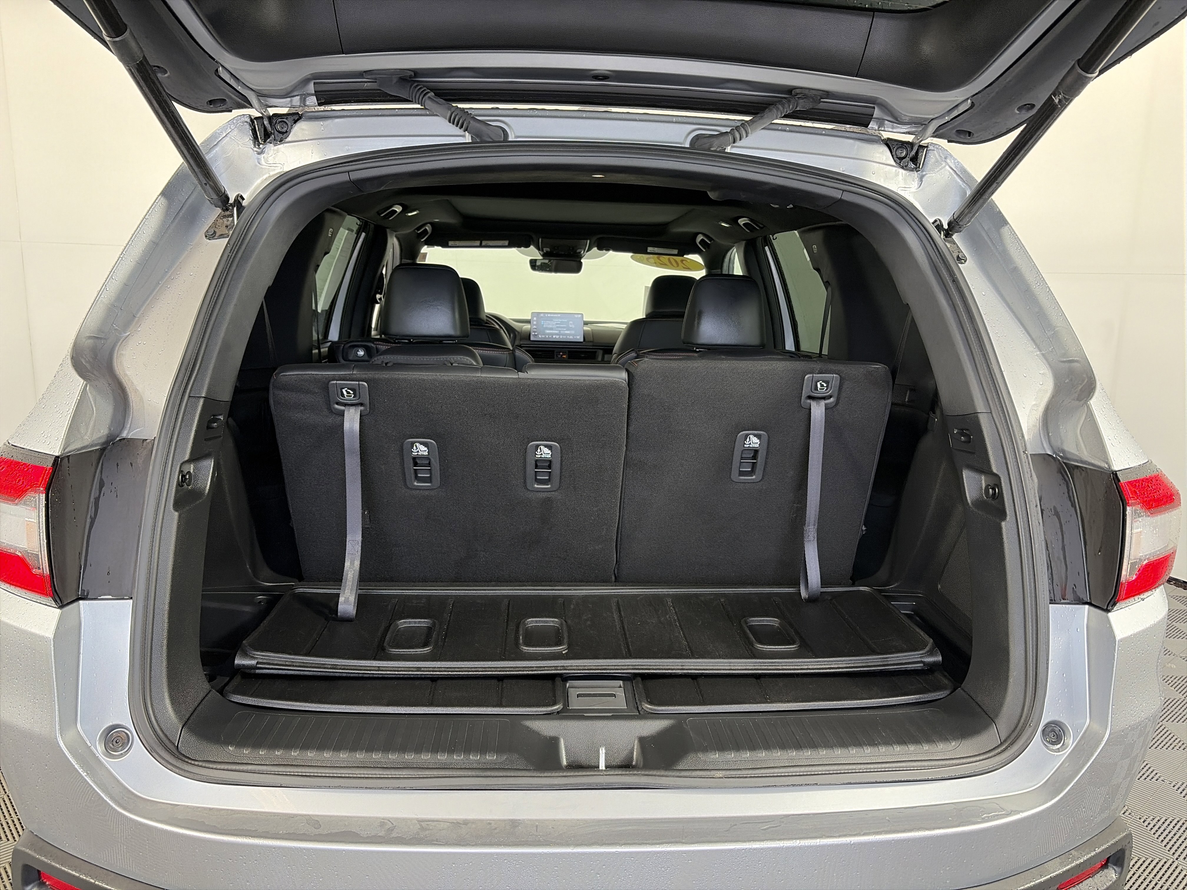 Used 2025 Honda Pilot TrailSport image 16