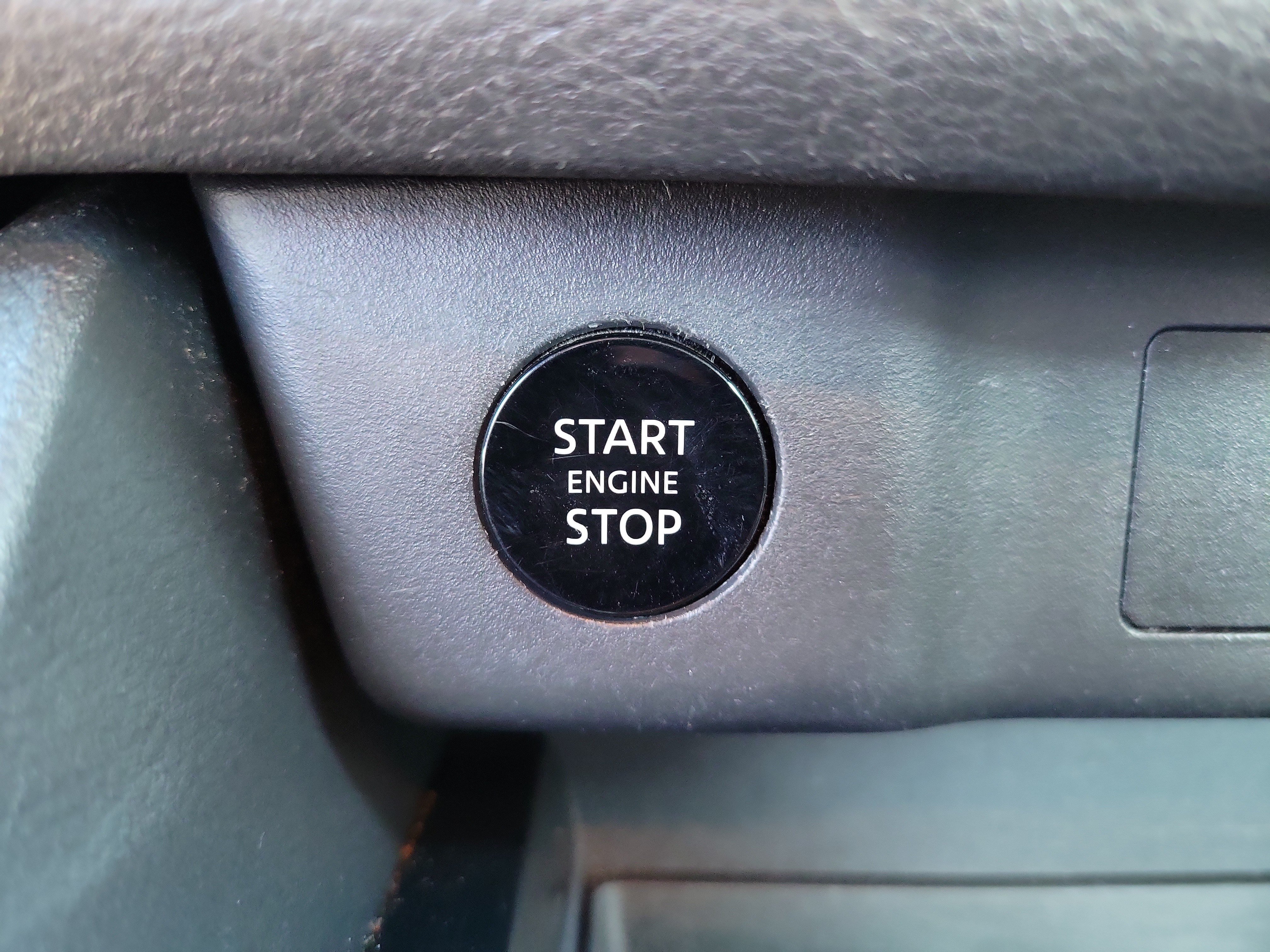 Used 2025 Nissan Rogue SV AWD/4WD image 19
