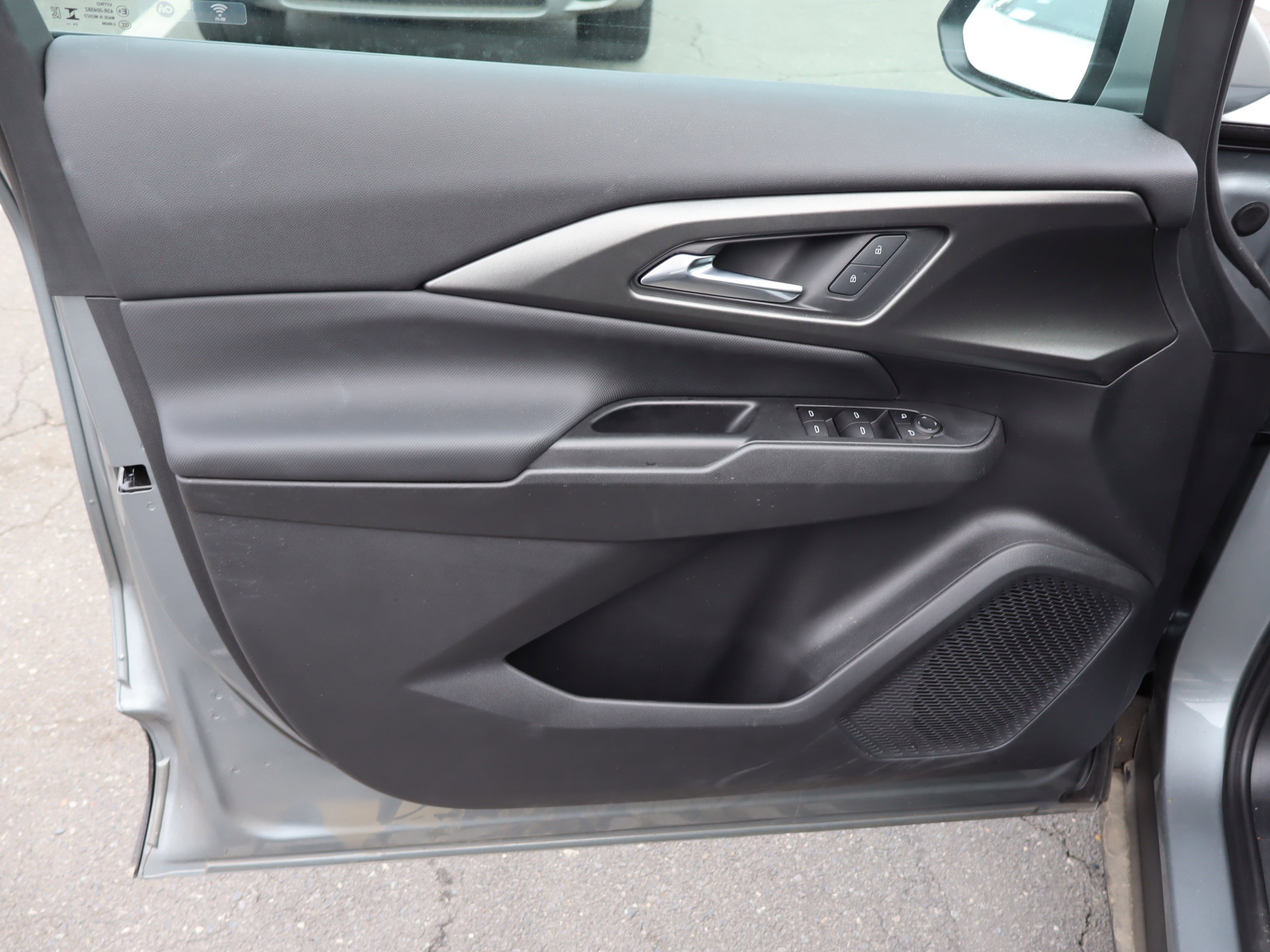 Used 2025 Chevrolet Equinox EV LT image 15