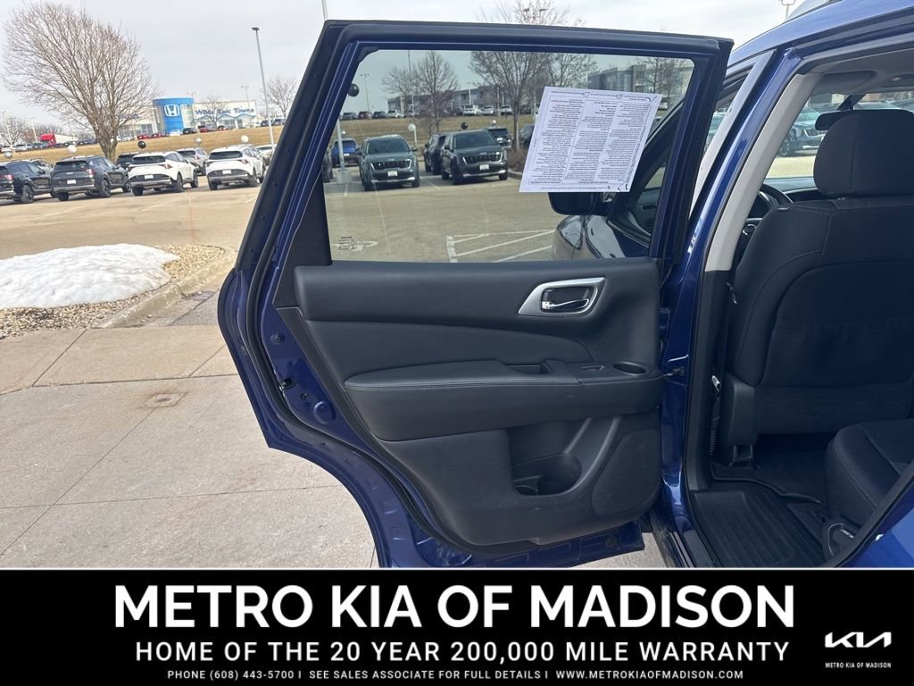 Used 2020 Nissan Pathfinder S image 22