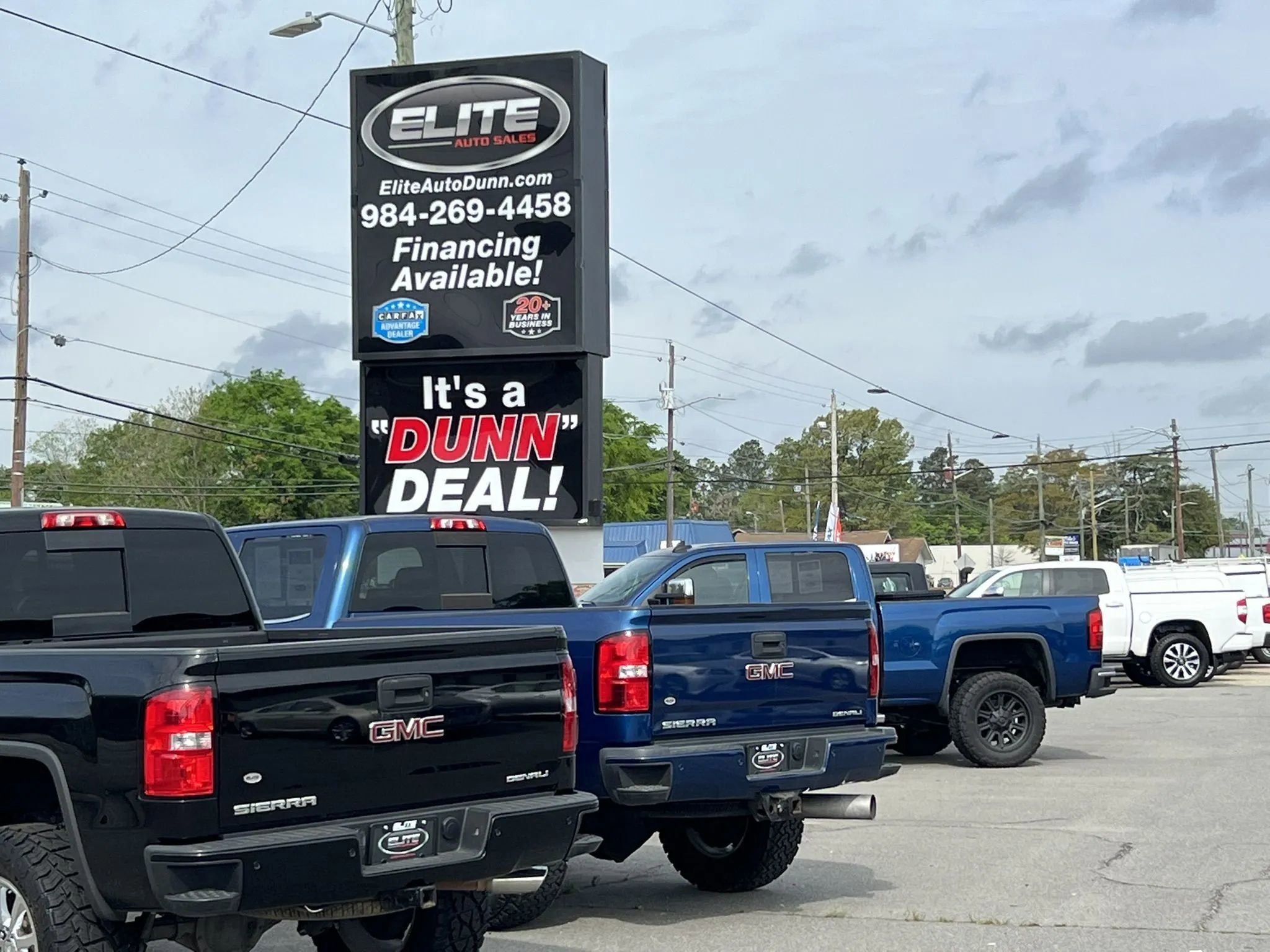 Used 2013 Chrysler 300 S w/ Luxury Group image 4