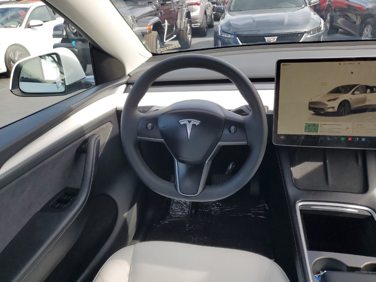 Used 2025 Tesla Model Y Long Range RWD image 12