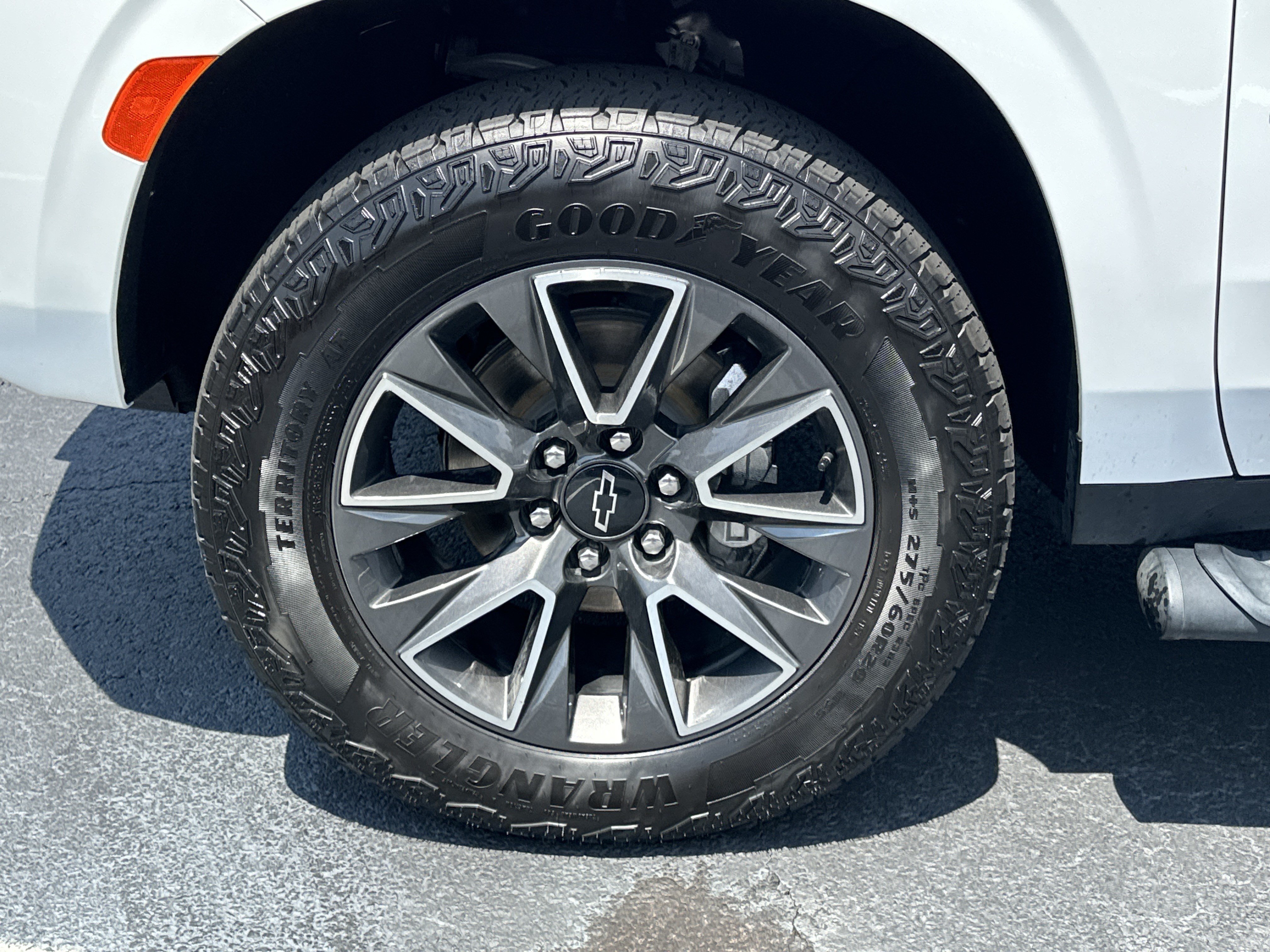 Used 2023 Chevrolet Tahoe Z71 w/ Luxury Package AWD/4WD image 10