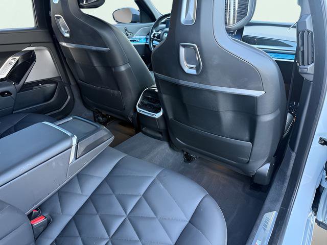 Used 2023 BMW 740i w/ Parking Assistance Package image 28