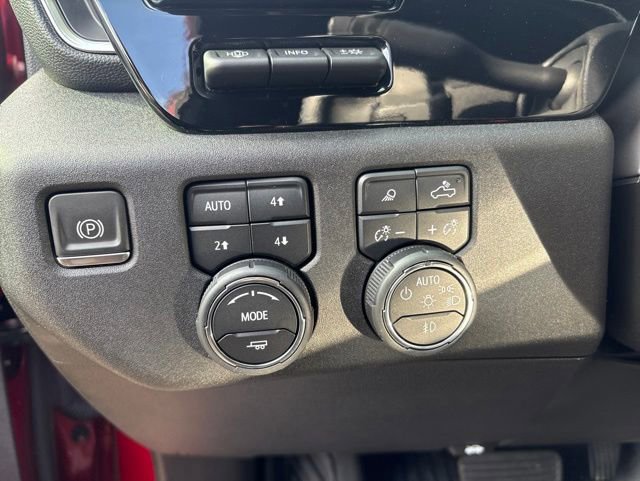 Used 2024 Chevrolet Silverado 1500 High Country w/ Technology Package AWD/4WD image 34
