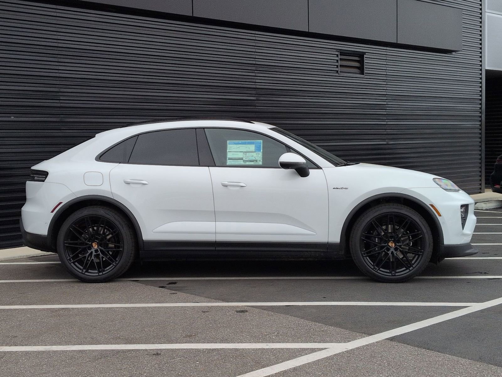 Used 2026 Porsche Macan Electric image 6