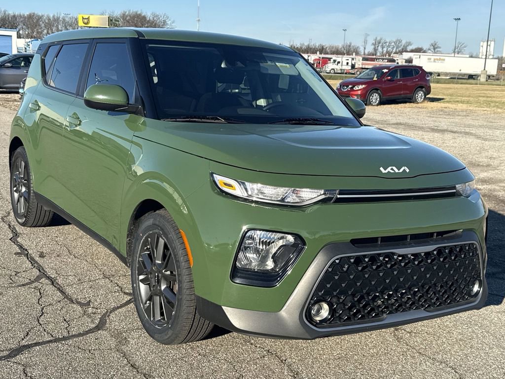 Used 2022 Kia Soul EX image 2