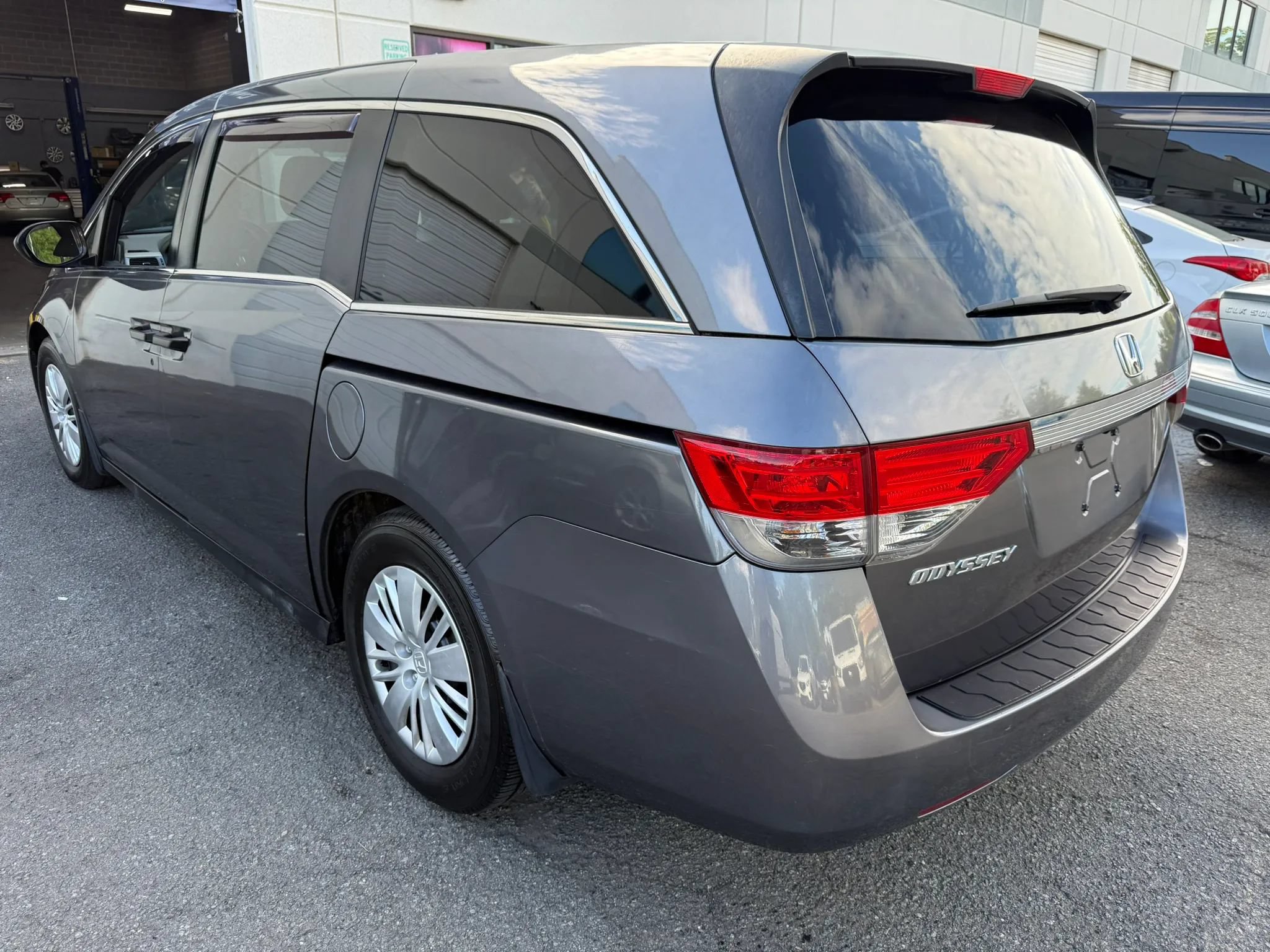 Used 2015 Honda Odyssey LX image 14