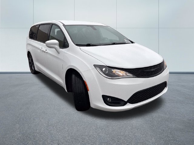 Used 2020 Chrysler Pacifica Touring w/ S Appearance Package FWD image 5