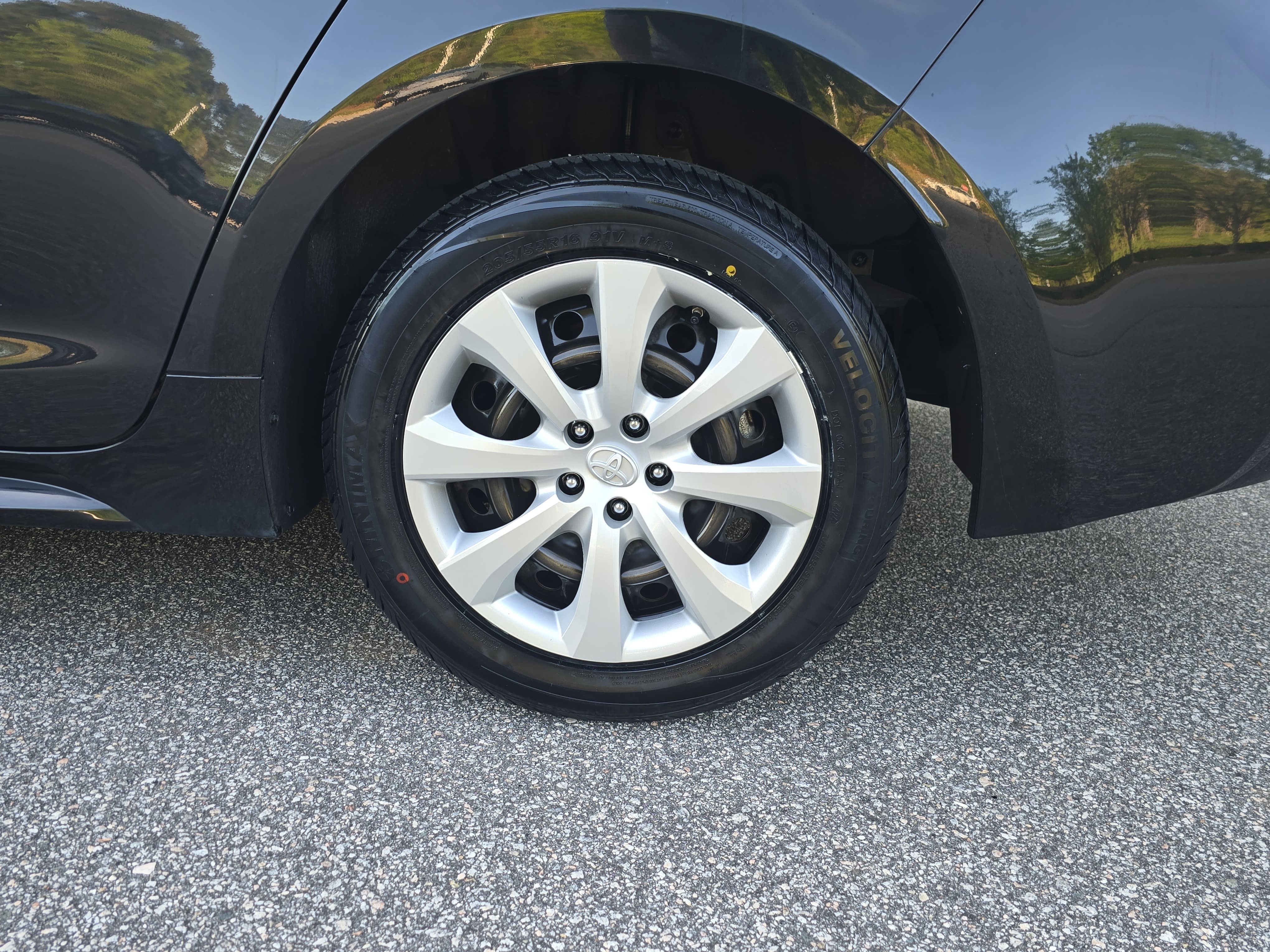 Used 2022 Toyota Corolla LE image 32