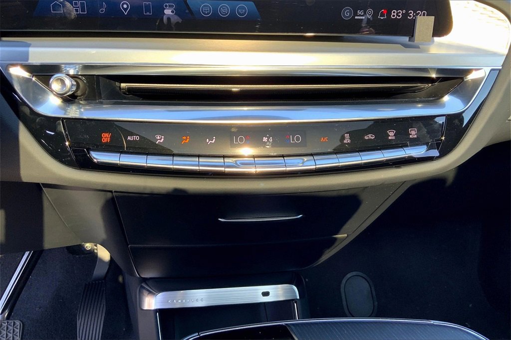 New 2025 Cadillac Lyriq Luxury image 27